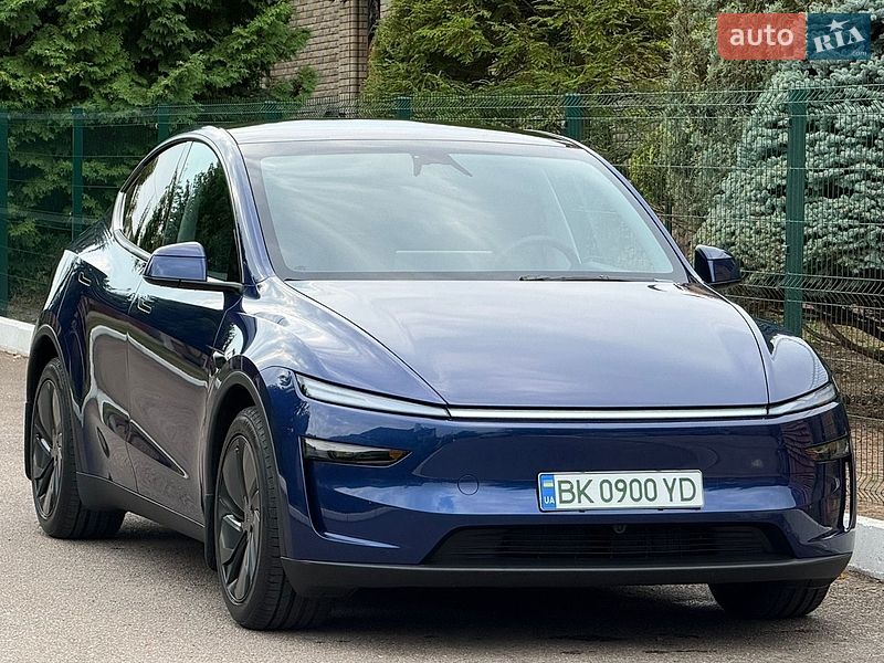 Внедорожник / Кроссовер Tesla Model Y 2025 в Ровно