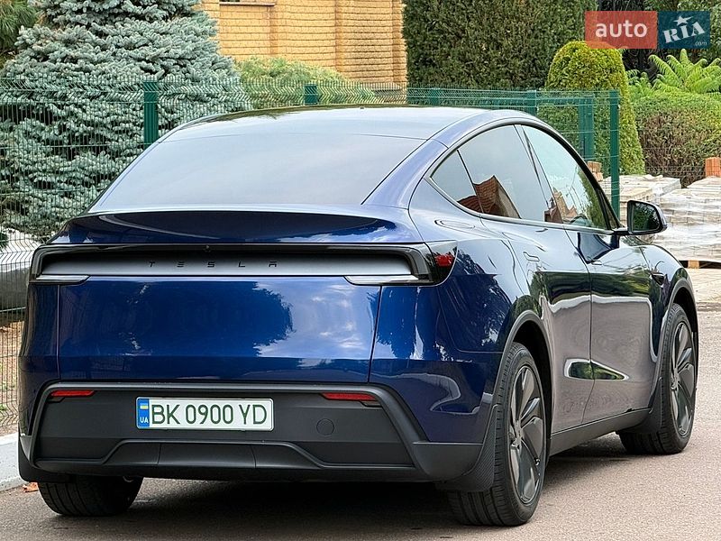 Внедорожник / Кроссовер Tesla Model Y 2025 в Ровно