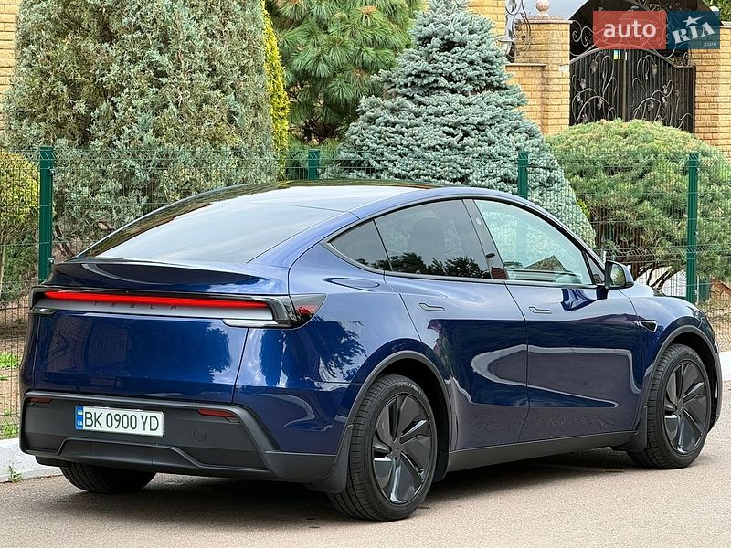 Внедорожник / Кроссовер Tesla Model Y 2025 в Ровно