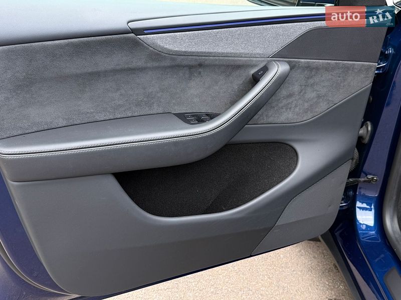 Внедорожник / Кроссовер Tesla Model Y 2025 в Ровно