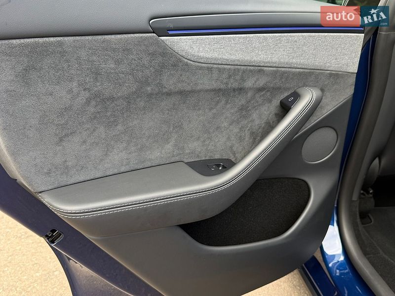 Внедорожник / Кроссовер Tesla Model Y 2025 в Ровно