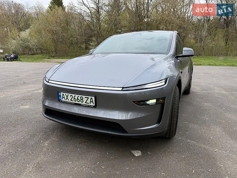 Tesla Model Y 2025