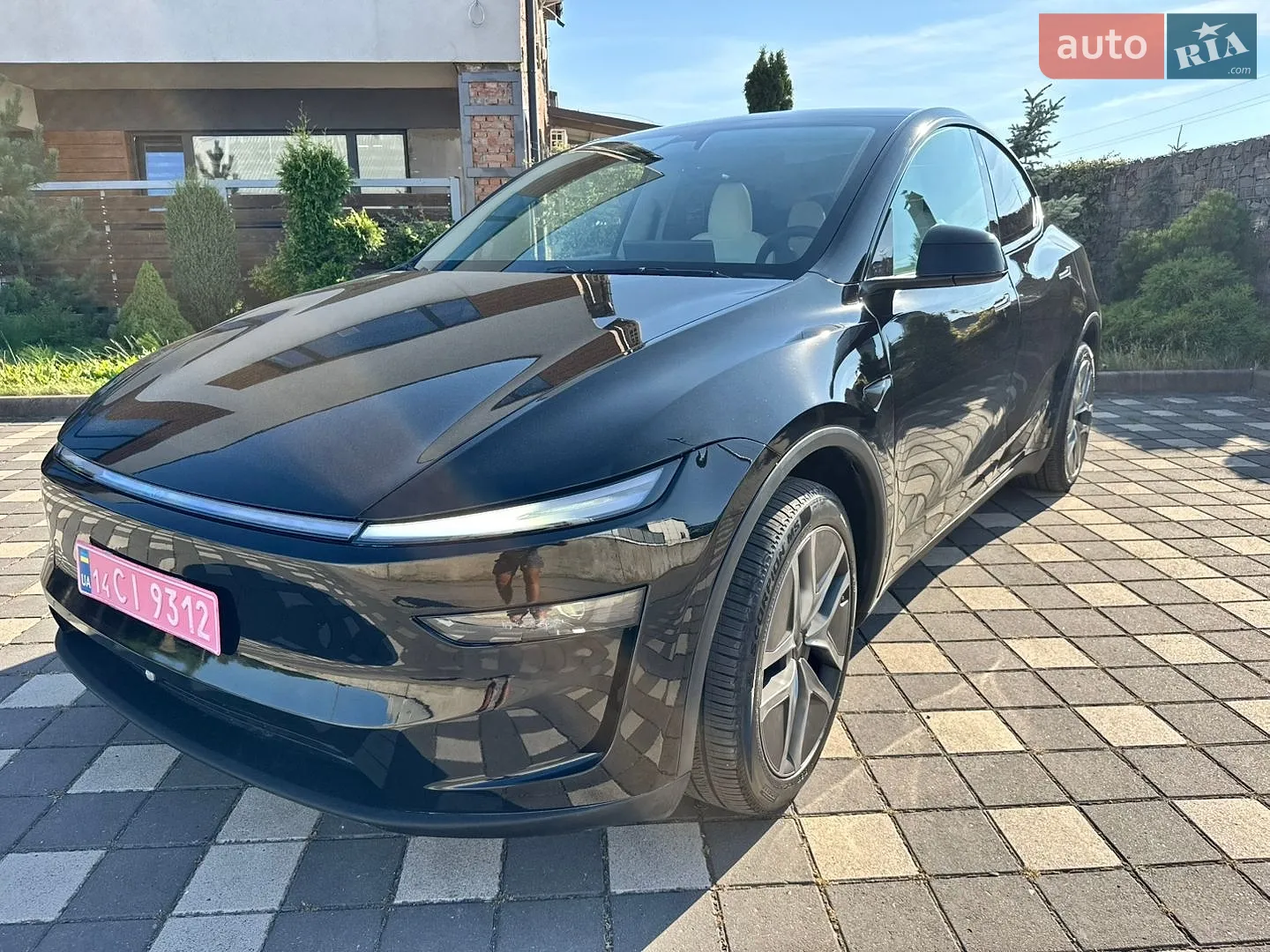 2026 Tesla Model Y - мініатюра 11