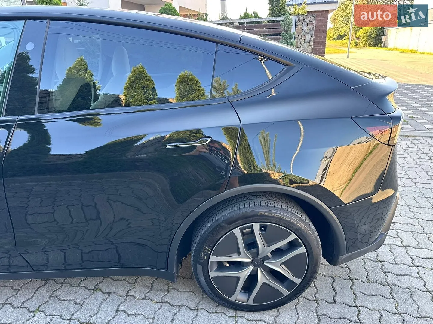 2026 Tesla Model Y - мініатюра 14