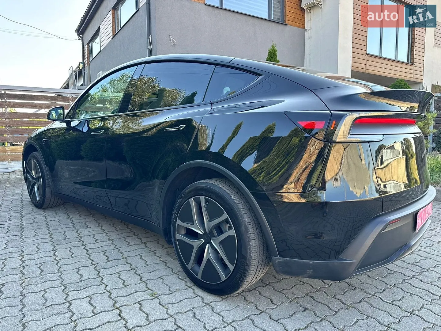 2026 Tesla Model Y - мініатюра 18