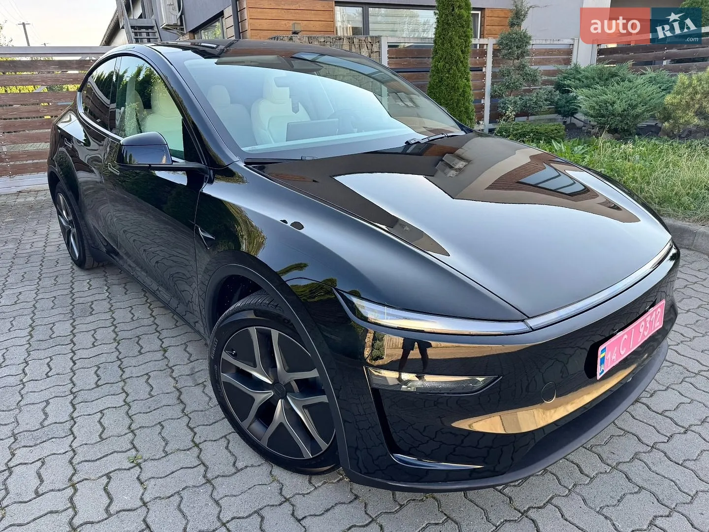 2026 Tesla Model Y - мініатюра 23