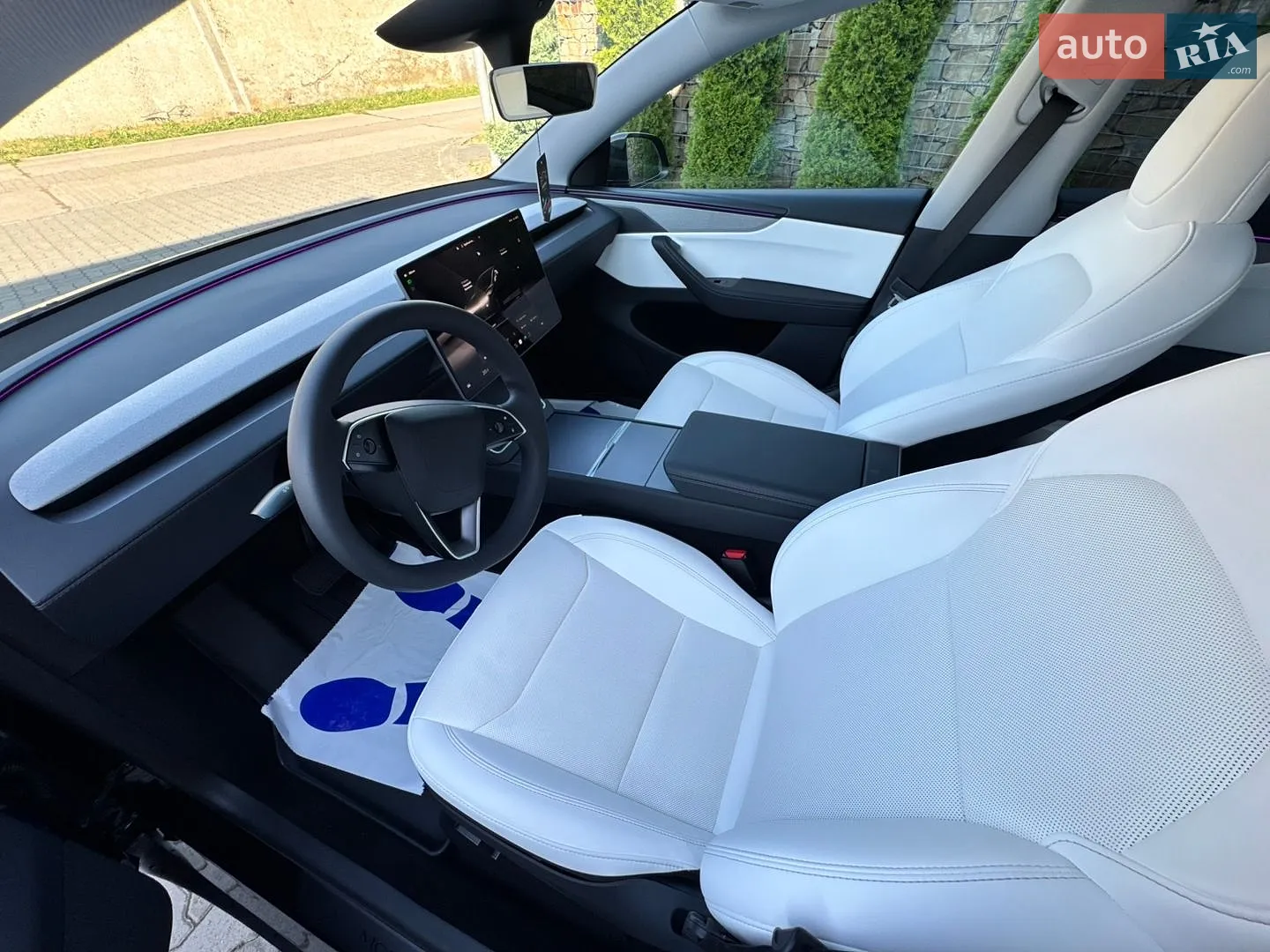 2026 Tesla Model Y - мініатюра 27