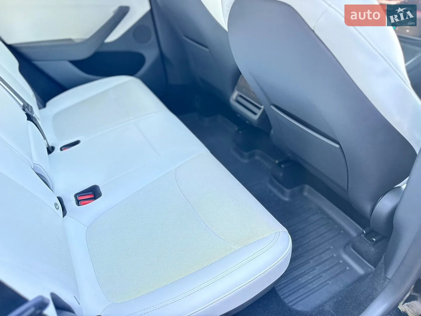 2026 Tesla Model Y - мініатюра 30