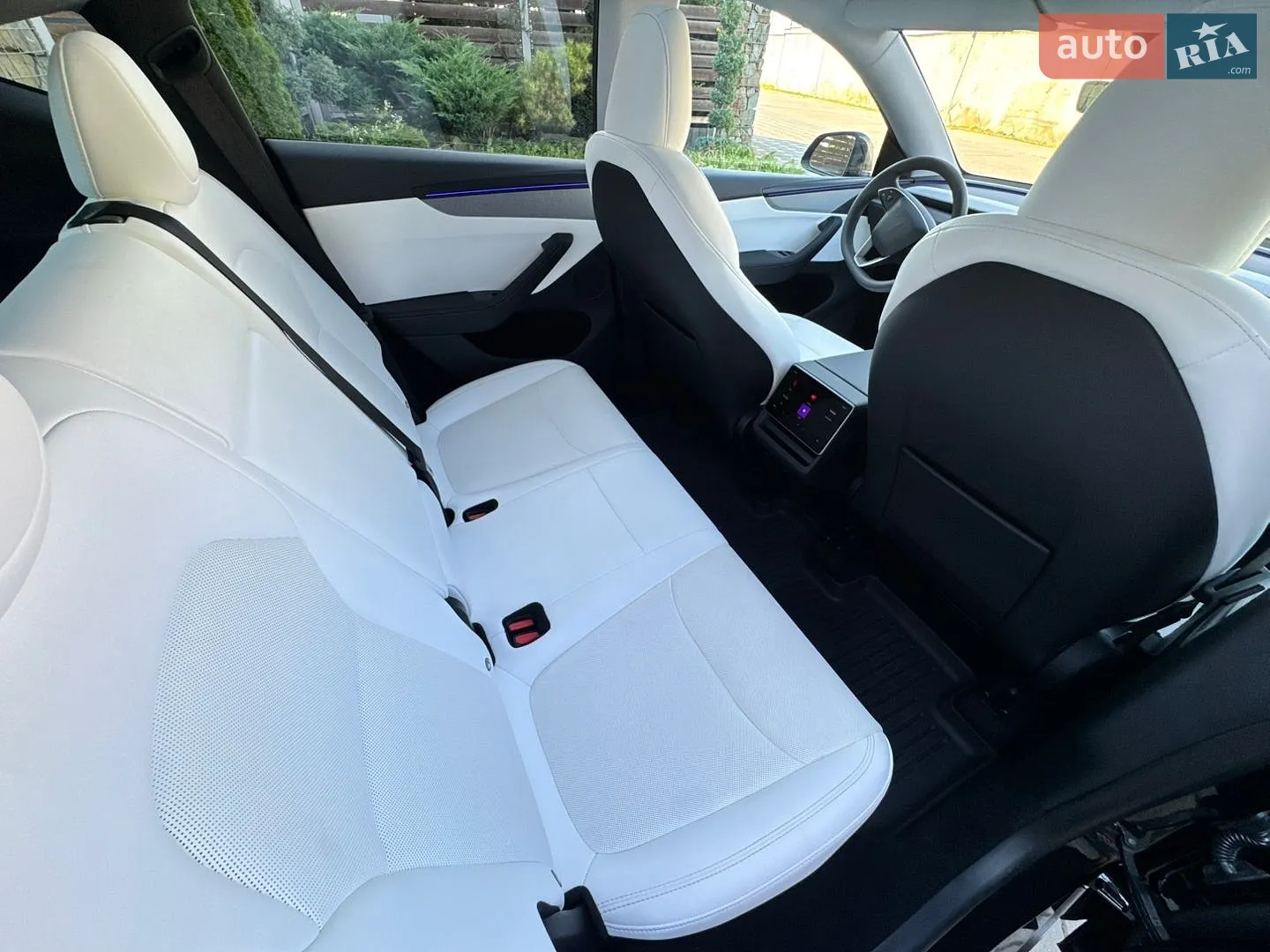 2026 Tesla Model Y - мініатюра 40