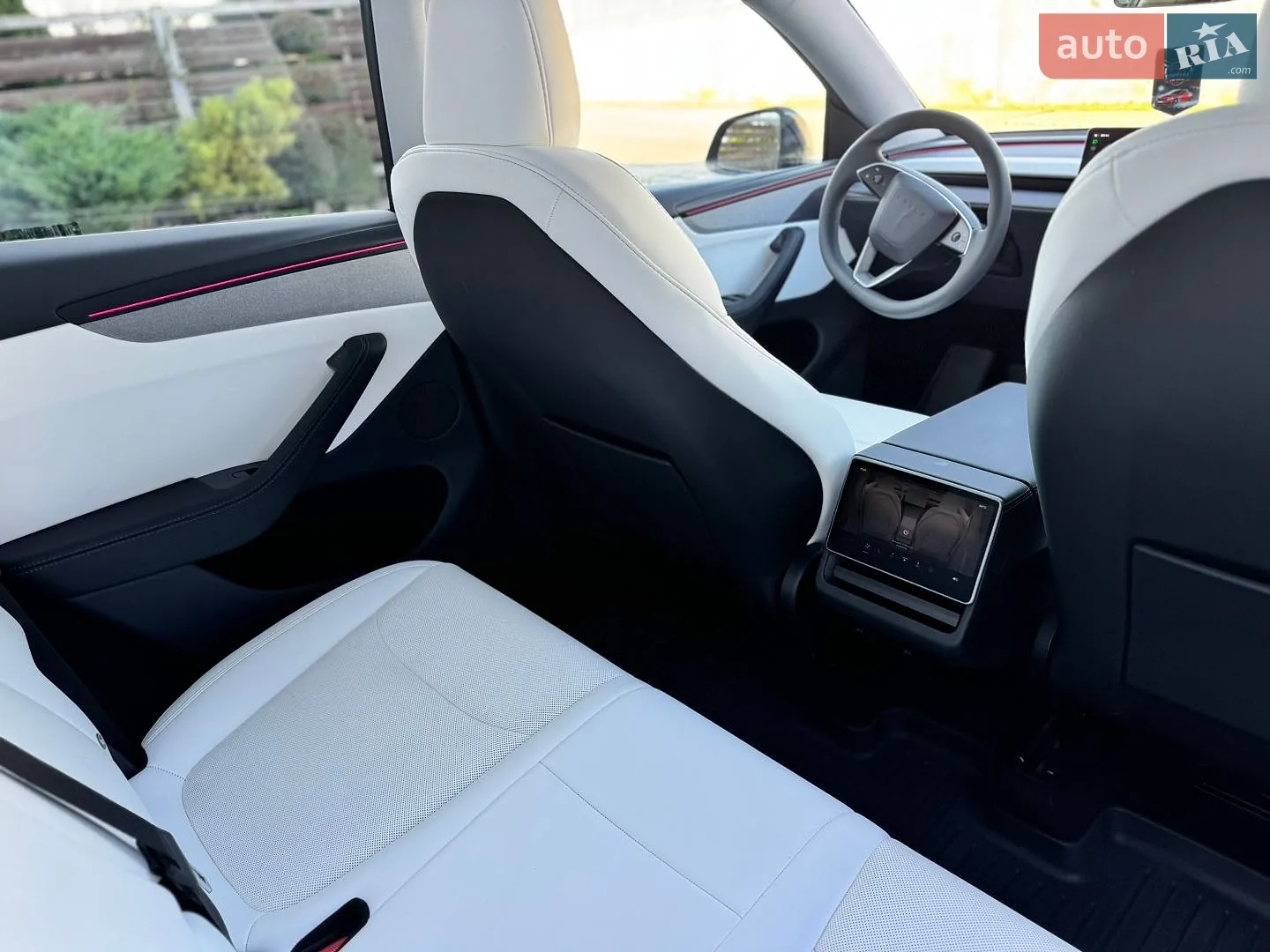 2026 Tesla Model Y - мініатюра 45