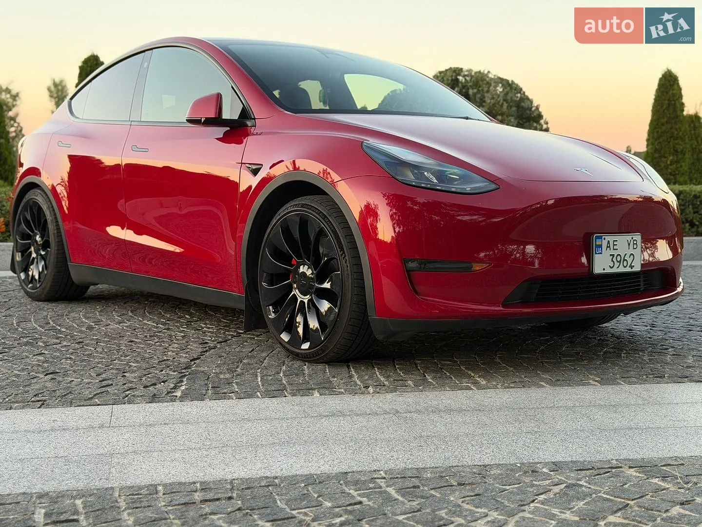 Tesla Model Y 2024 VIN 7SAYGAEE3RF111295 фото оголошення 13 з 23