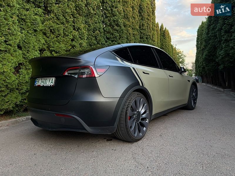 Внедорожник / Кроссовер Tesla Model Y 2021 в Ровно