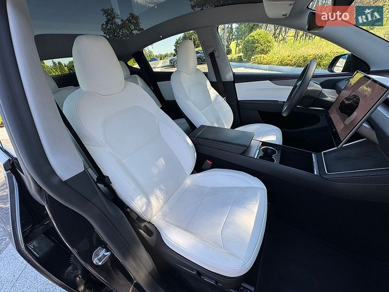 Позашляховик / Кросовер Tesla Model Y 2025 в Дніпрі