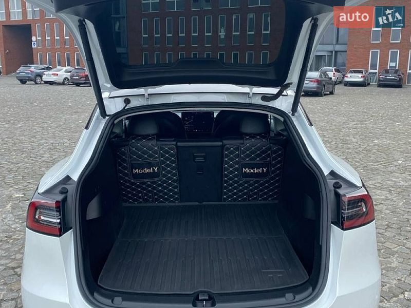 Внедорожник / Кроссовер Tesla Model Y 2021 в Днепре