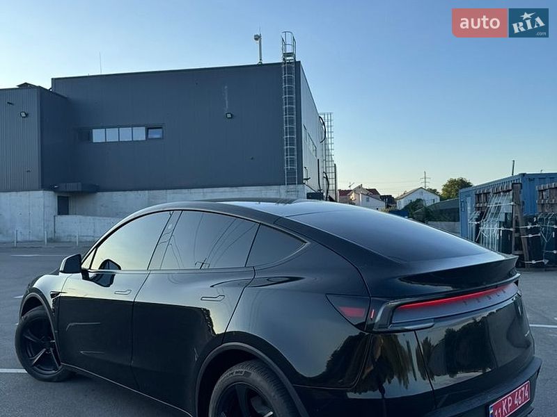 Внедорожник / Кроссовер Tesla Model Y 2025 в Ирпене