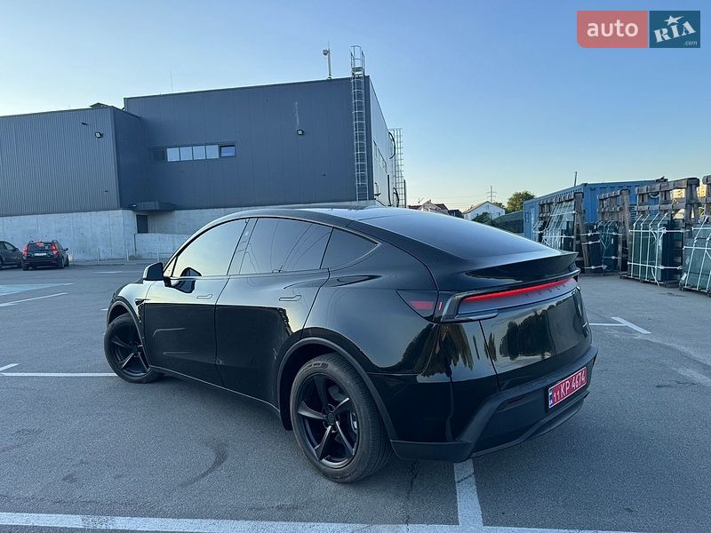 Внедорожник / Кроссовер Tesla Model Y 2025 в Ирпене