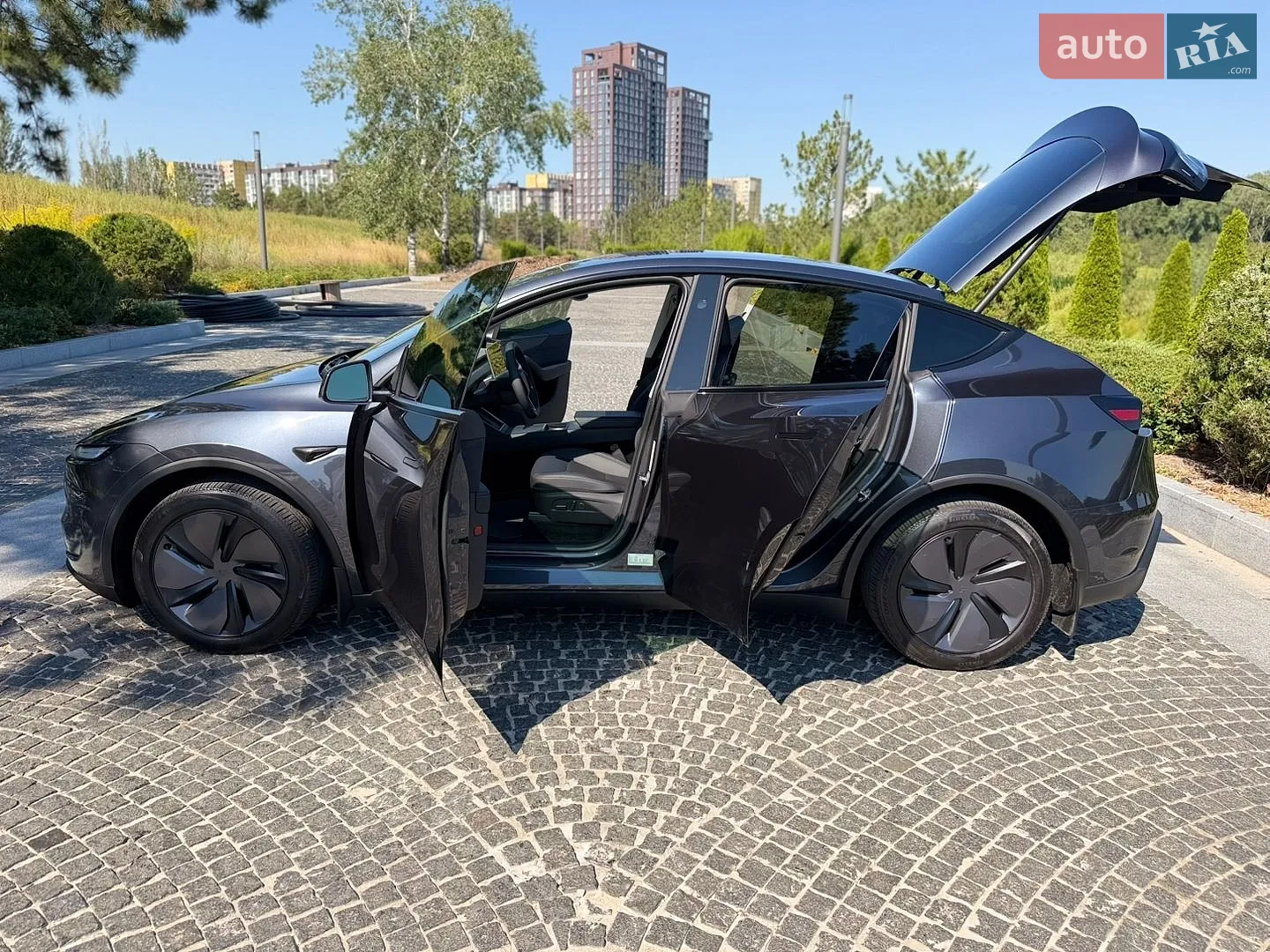 2025 Tesla Model Y - мініатюра 37