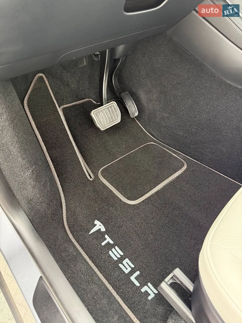 2025 Tesla Model Y - мініатюра 10