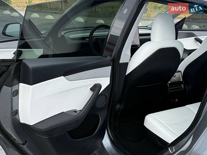 Позашляховик / Кросовер Tesla Model Y 2025 в Радивиліві