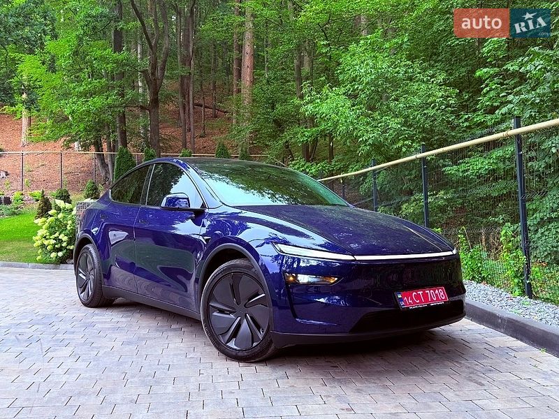 Tesla Model Y, photos from the listing
