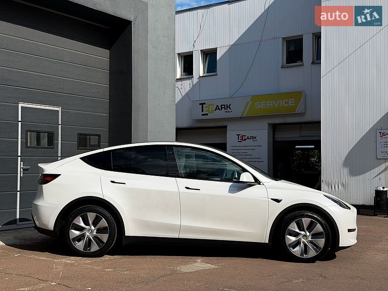 Внедорожник / Кроссовер Tesla Model Y 2023 в Киеве