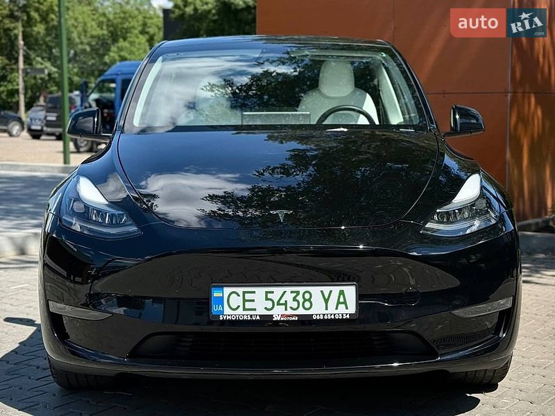 Tesla Model Y 2024