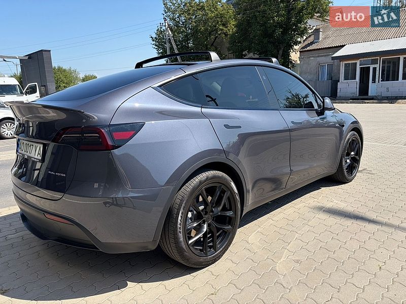 Позашляховик / Кросовер Tesla Model Y 2023 в Ужгороді