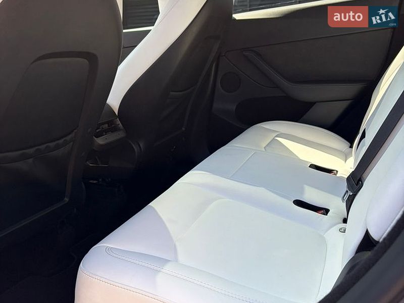 Позашляховик / Кросовер Tesla Model Y 2023 в Ужгороді