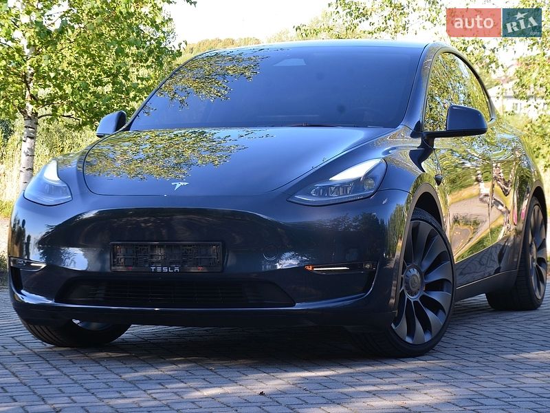 Tesla Model Y 2024