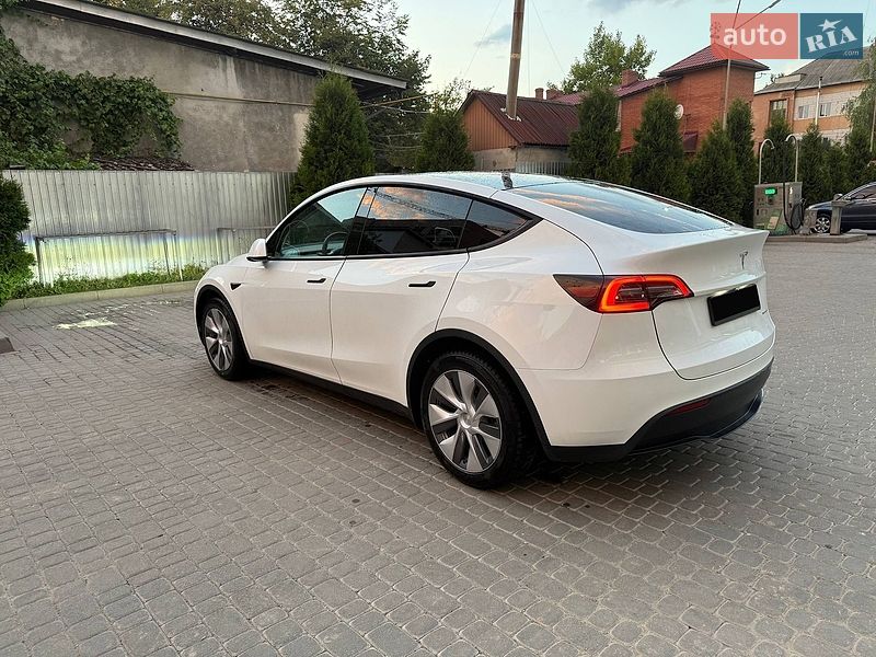 Позашляховик / Кросовер Tesla Model Y 2023 в Івано-Франківську