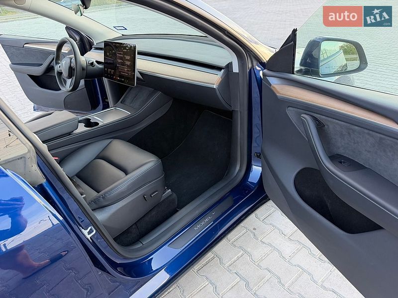 Позашляховик / Кросовер Tesla Model Y 2023 в Золочеві
