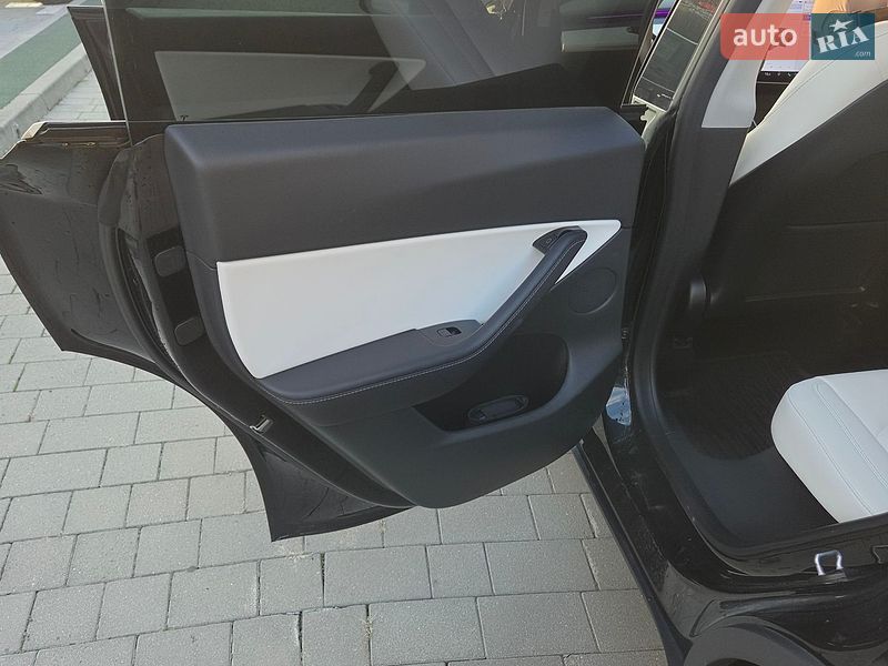 Позашляховик / Кросовер Tesla Model Y 2020 в Івано-Франківську