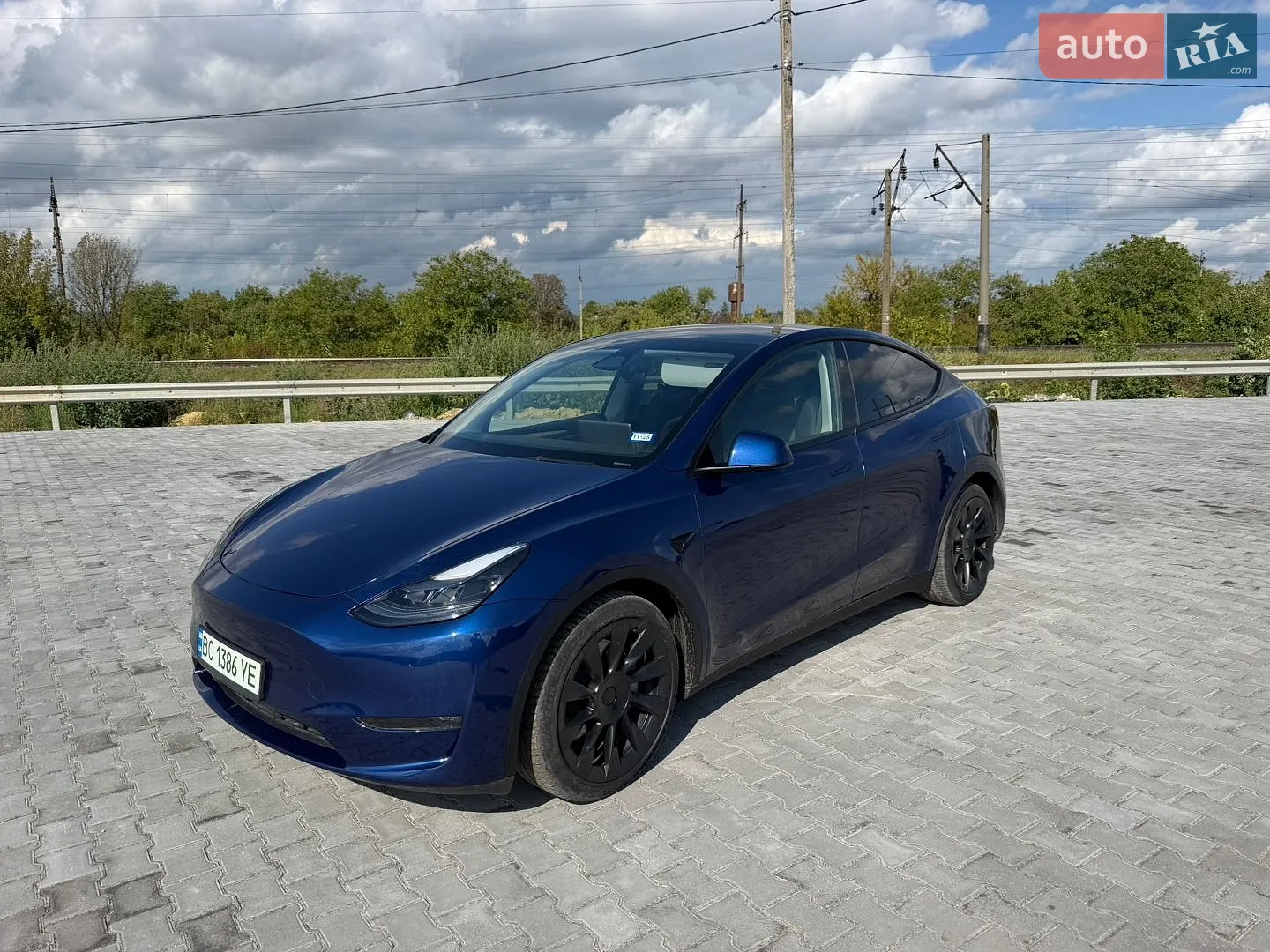 2023 Tesla Model Y - фото 1