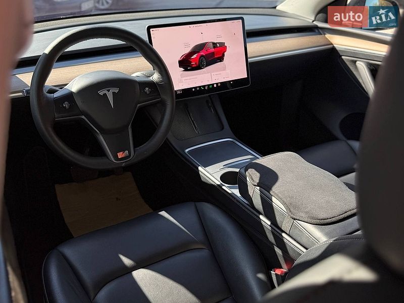 Позашляховик / Кросовер Tesla Model Y 2023 в Чернівцях