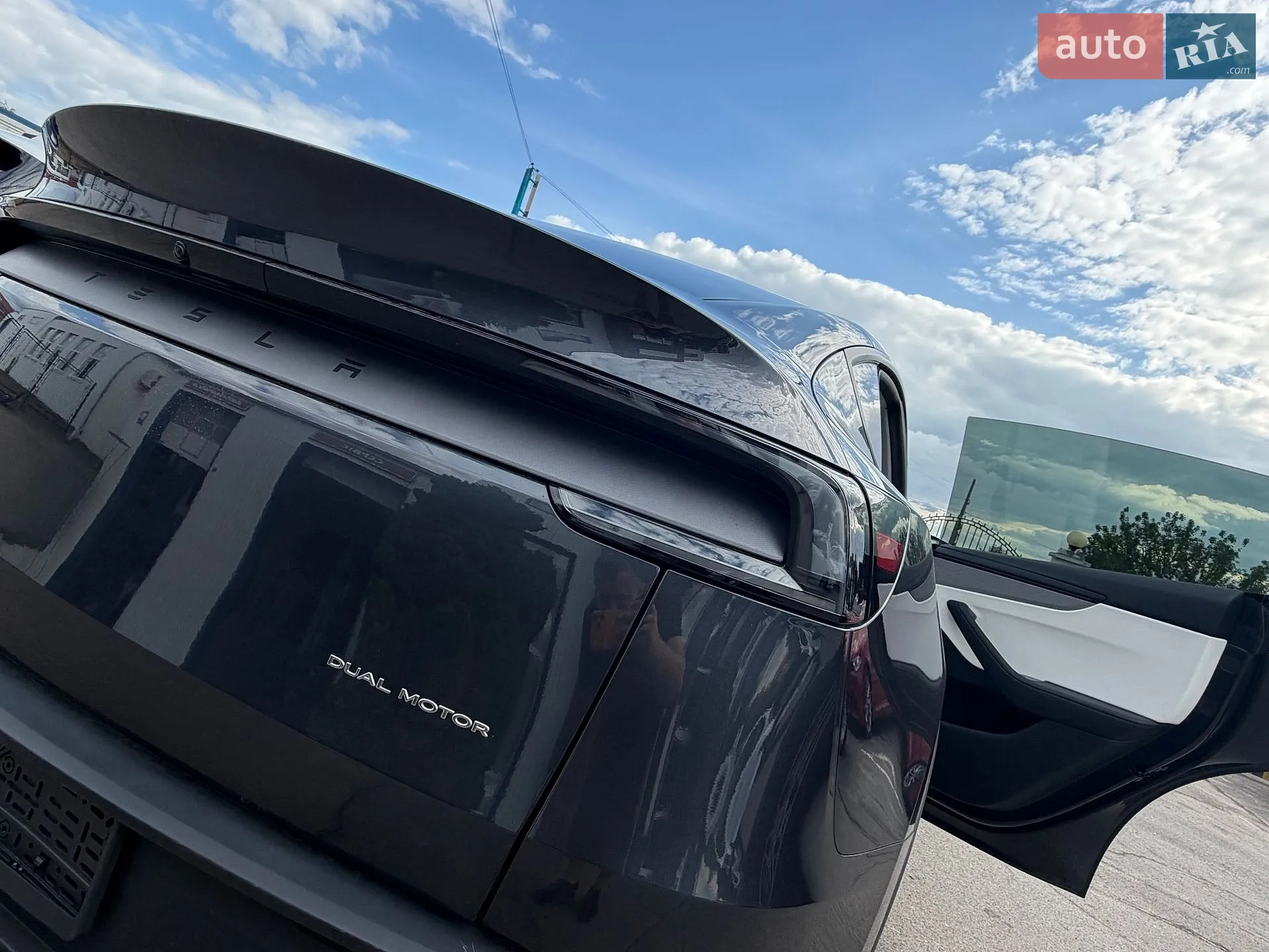2026 Tesla Model Y - мініатюра 13