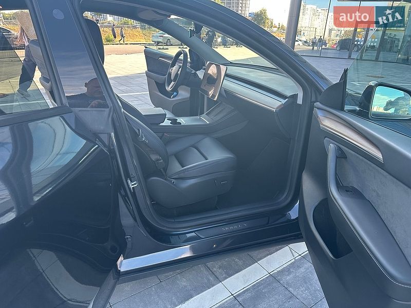 Внедорожник / Кроссовер Tesla Model Y 2024 в Киеве