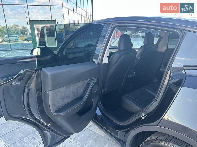 Внедорожник / Кроссовер Tesla Model Y 2024 в Киеве