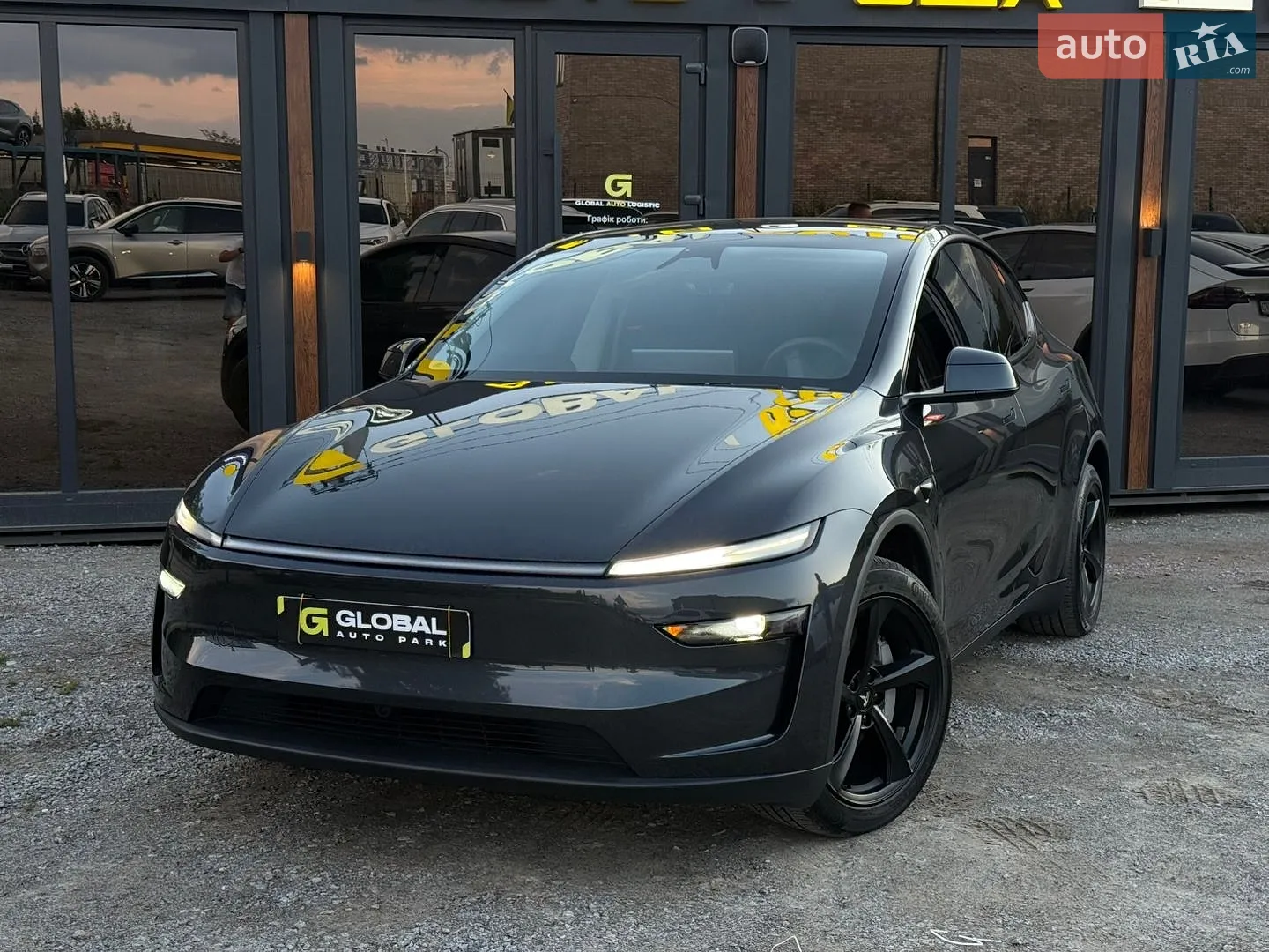 2025 Tesla Model Y - мініатюра 5