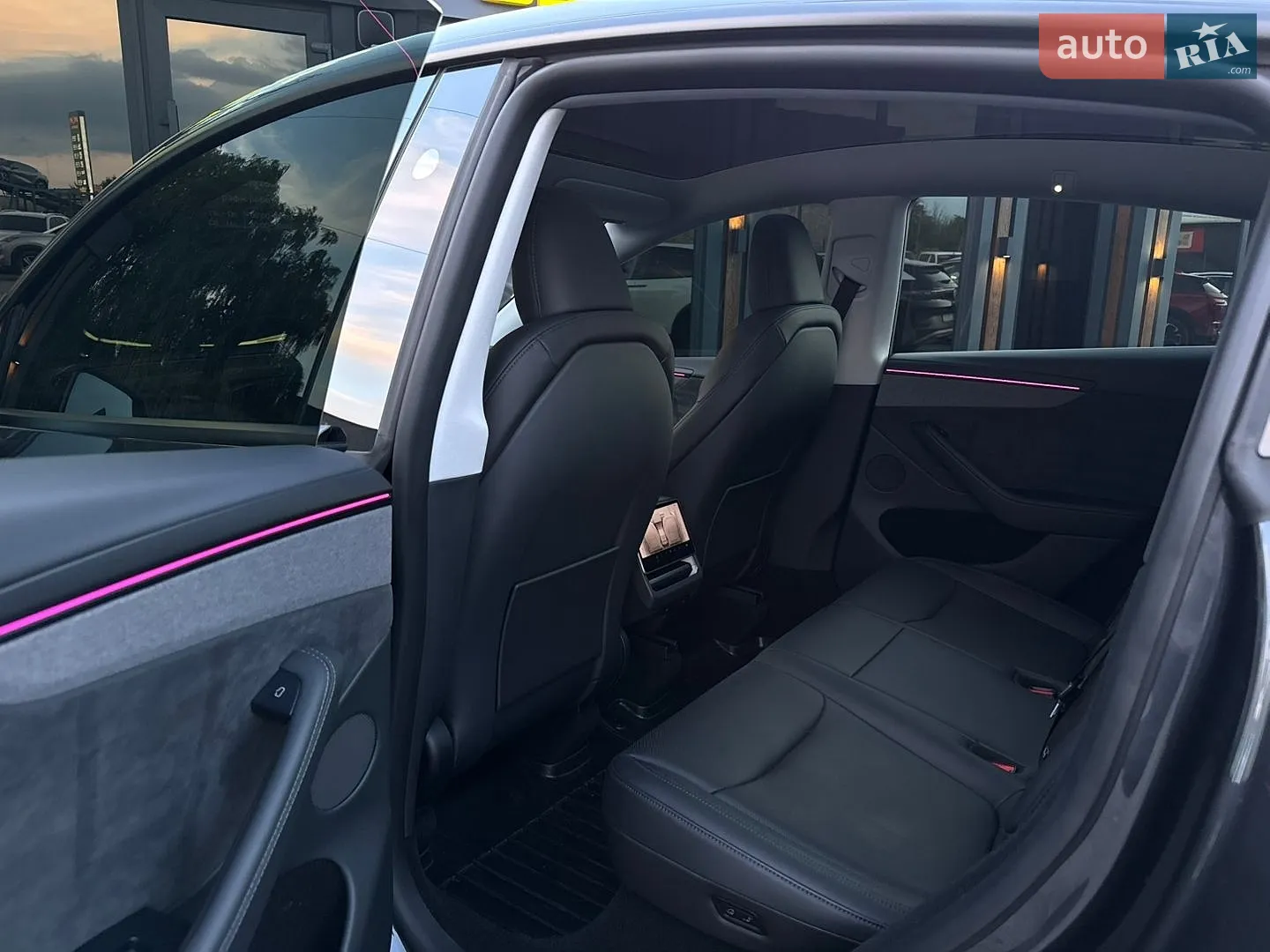 2025 Tesla Model Y - мініатюра 16