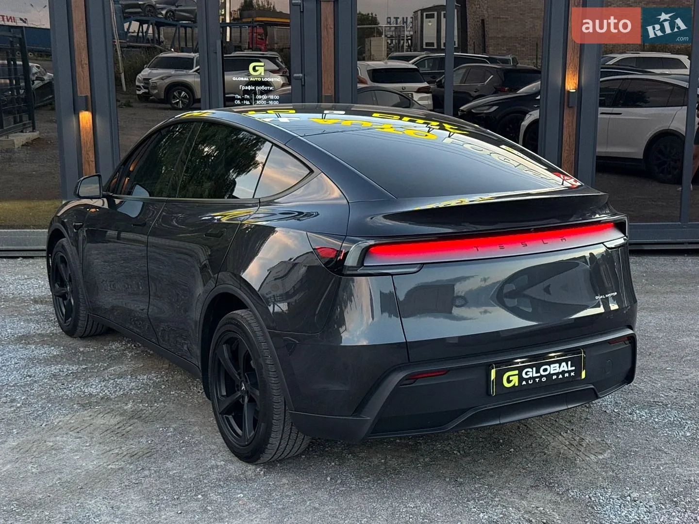 2025 Tesla Model Y - мініатюра 32