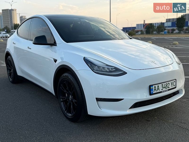 Внедорожник / Кроссовер Tesla Model Y 2020 в Киеве