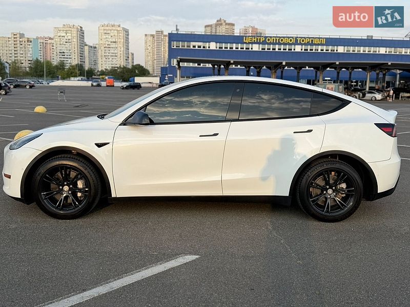 Внедорожник / Кроссовер Tesla Model Y 2020 в Киеве
