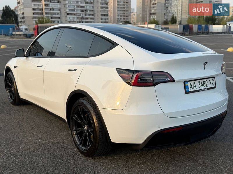 Внедорожник / Кроссовер Tesla Model Y 2020 в Киеве