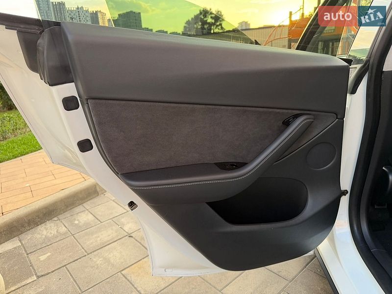 Позашляховик / Кросовер Tesla Model Y 2020 в Києві