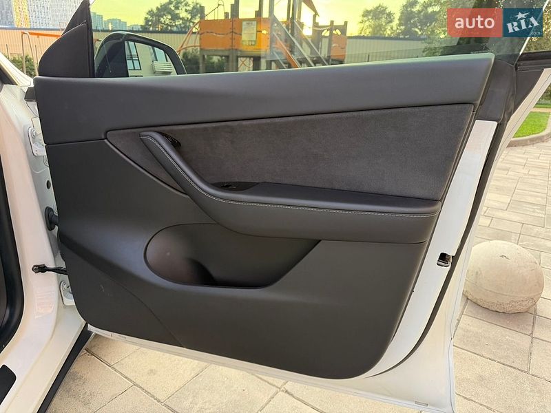 Внедорожник / Кроссовер Tesla Model Y 2020 в Киеве