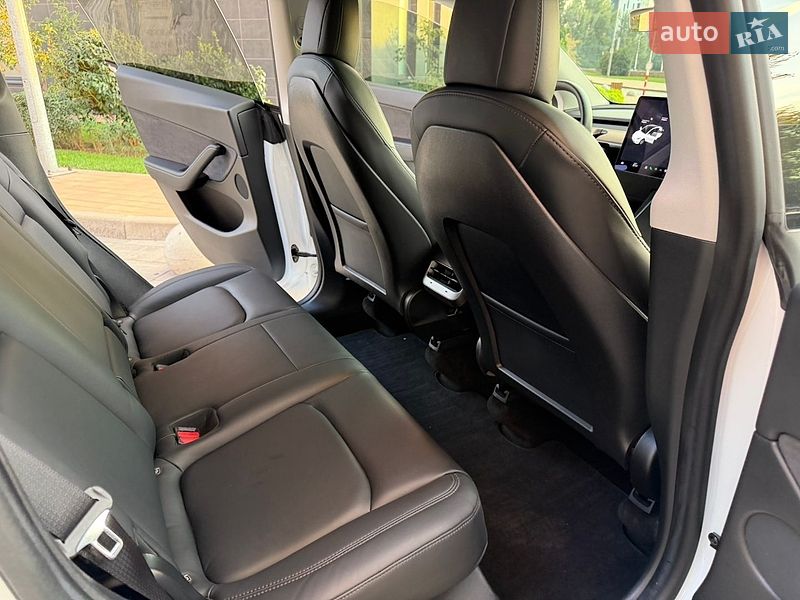 Внедорожник / Кроссовер Tesla Model Y 2020 в Киеве