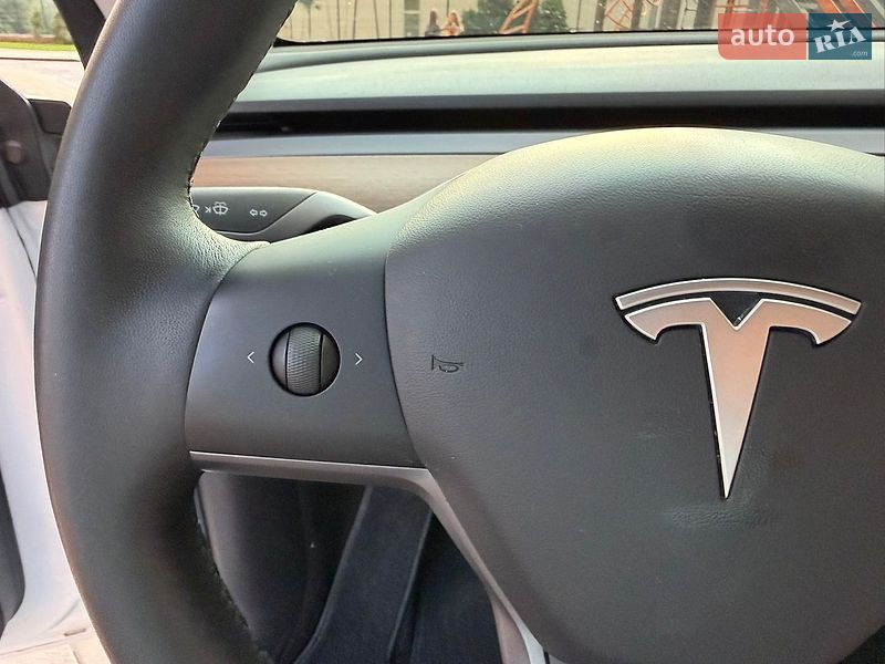 Внедорожник / Кроссовер Tesla Model Y 2020 в Киеве