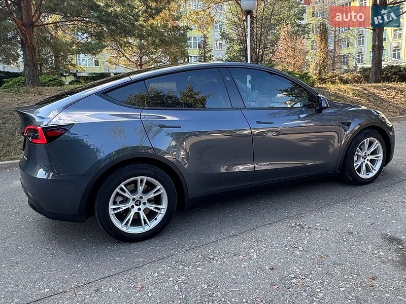 Седан Tesla Model Y 2023 в Киеве