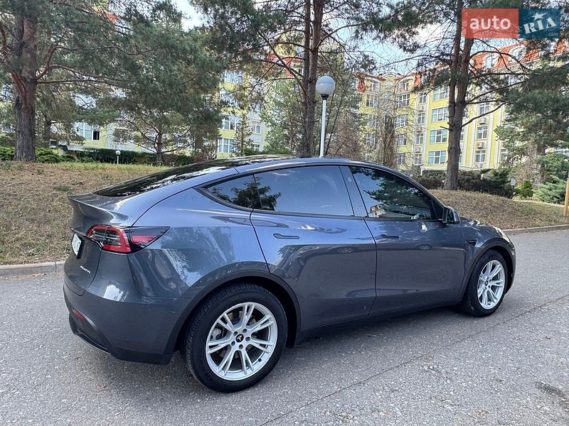 Седан Tesla Model Y 2023 в Киеве