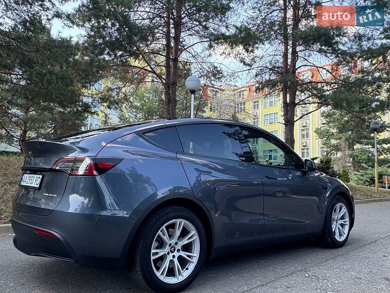 Седан Tesla Model Y 2023 в Киеве